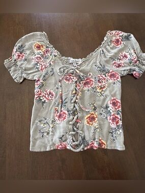 Crave Fame by Almost Famous Floral Lace-Up Peasant Top Gray Pink Boho Size Small